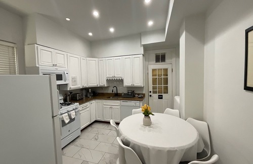 Columbia Heights Apartment | Duplex 2-Bdrms, 1-Den, 2-Baths & 2 Miles North Of The White House