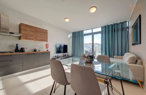 Mosta Apartment | Duplex 2BR penthouse with Balcony, Rooftop & Views