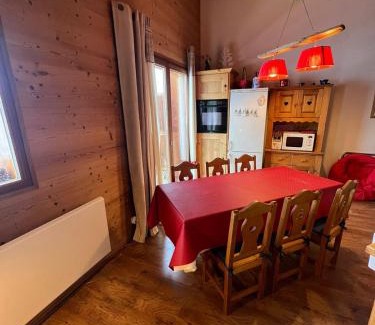 Hauteluce Apartment | DUPLEX 50 m2 aux pieds des pistes les saisies hauteluce et contamines montjoie 6 personnes 1 chambre et un coin nuit