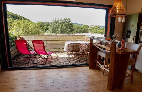 Salasc House | Duplex Orange Oasis