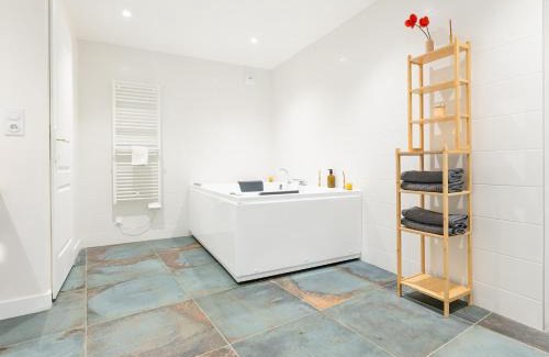 Paray-le-Monial House | Duplex SPA & Détente en Hyper-Centre avec Parking Privé