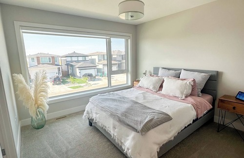 Lethbridge House | Duplex- West Lethbridge. 5 minutes from University of Lethbridge.
