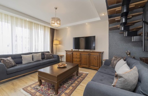 Liman Mahallesi Apartment | Duplex with Balcony 7 min to Konyaalti Beach
