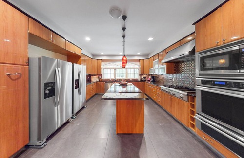 Tobyhanna Villa | Duskbloom Villa – Premium 10BR Retreat with Hot Tub & Theater