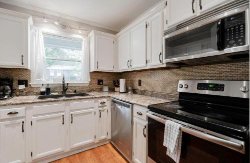 Irmo House | Dutch Creek Cottage- 10 mins to Lake Murray!