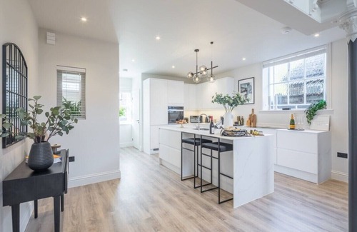 Duxford Apartment | Duxford - Stunning 18th Century Church Conversion