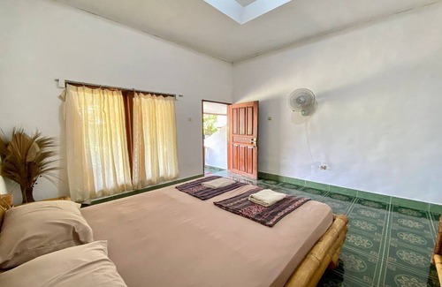 Gerupuk Bed & Breakfast | Duyung Rooms and Resto