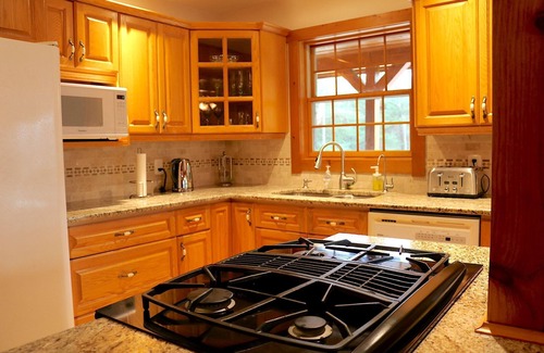 Central Frontenac Cottage | Dvira’s Lakefront Cottage - Hot tub and Pool Table (Sharbot lake)