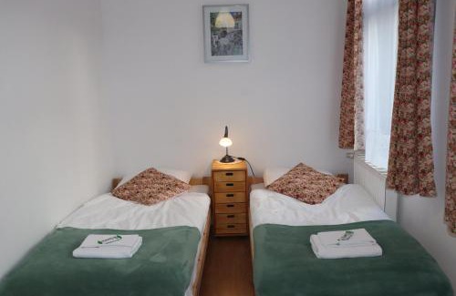 Jelenia Gora Bed & Breakfast | Dworek pod świerkami