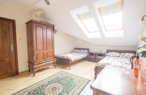 Belchatow Bed & Breakfast | Dworek Stara Szkoła