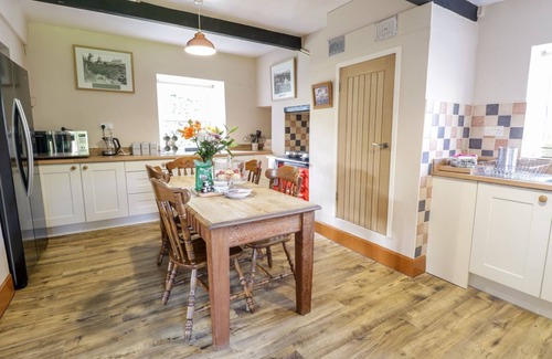 Dolgellau Cottage | DWYNANT, pet friendly, character holiday cottage in Dolgellau