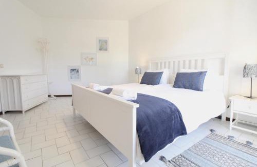 Alporchinhos House | E&M Garden View Beach House VII