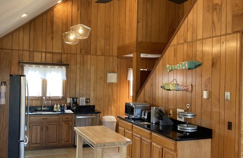 Whalehead Beach House | E-SEA-LIVIN' Oceanside Coastal Cottage in Corolla, 4 min walk to the beach!
