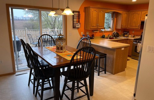 Oshkosh House | EAA House! Cozy sub division home within 2 miles of EAA grounds!