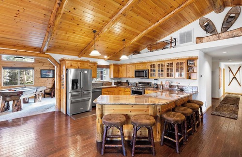 Eagle Mountain Estates Cabin | Eagle Mountain Lodge: 5 Star Luxury Log Cabin! Central AC! Great Location! Pool Table! Propane BBQ! Back Deck!