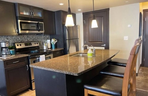 Copperstone Resort Apartment | EAGLE'S CREST - 2 LEVEL MOUNTAINSIDE - OUTDOOR HOT TUB & FIRE TABLE