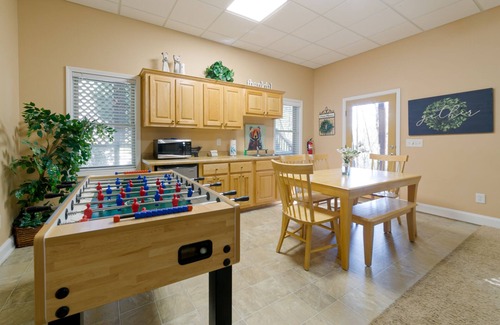 Helen House | Eagle's Nest at Innsbruck - Family Retreat in Golf Resort Near Downtown Helen