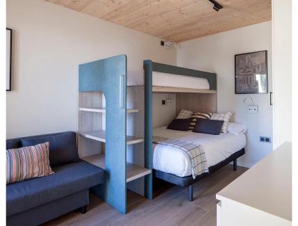 Santpedor Apartment | EAGLE'S NEST