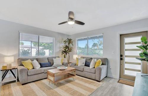 Florida North Atlantic Coast House | Eagle's Way Floridian Living Heated Pool, Sunroom