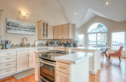Lakeside House | Eagle View Escape - Private Lakefront Estate