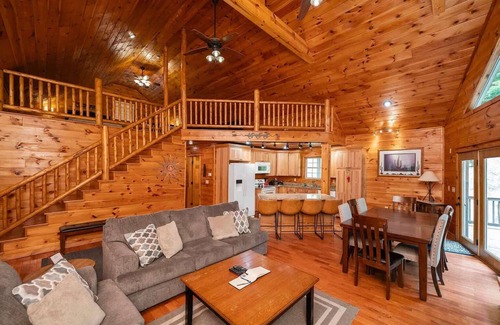 Stanton Cabin | Eagle View RRG -Hot Tub- Newly updated
