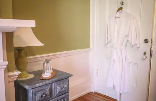 Rocky Mount Bed & Breakfast | Early Inn at the Grove