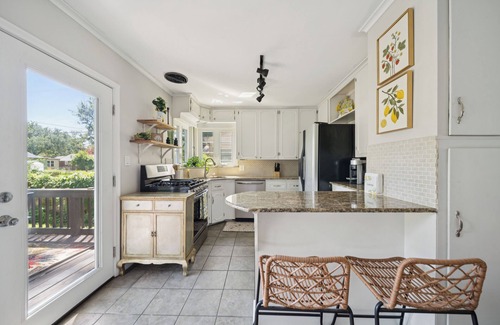 Tulsa House | Earth & Echo-Nature-Inspired - Themed Bedrooms + Firepit + Walk to Brookside