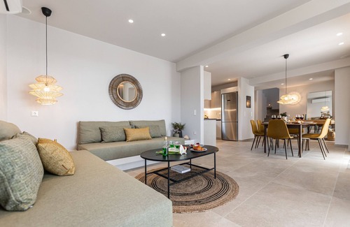 Naxos Town Villa | Eartha Horizon 3BR Villa with Panoramic Sea Sunset View