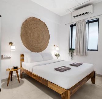 Khar Apartment | Earthy 1BHK Bandra W by The Bombay Home Company