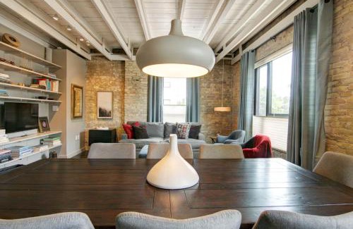 East Cesar Chavez Apartment | East 6th Historic Loft