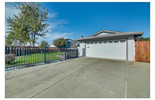Union City House | East Bay Cozy Getaway