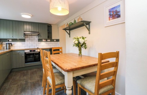 Cupar Cottage | EAST COTTAGE - TARVIT, pet friendly, with open fire in Cupar, Fife