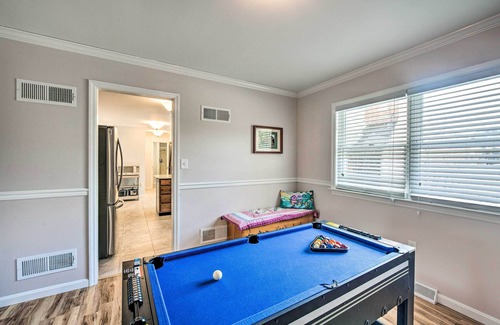 East Earl House | East Earl Retreat w/Hot Tub < 4 Mi to Town!