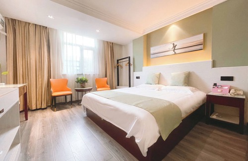 Huishan District Hotel | East Maples Inn Wanda