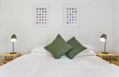 East Melbourne Apartment | East Melb 2bed parking pet friendly