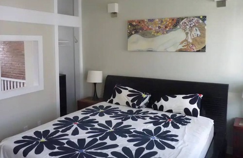 Passyunk Square House | East Passyunk Row Home in Super Fun Neighborhood
