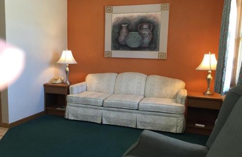 Tipton Hotel | East Street Inn & Suites