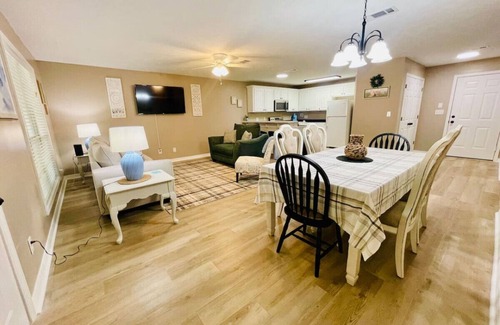 Hammond Apartment | Eastgate 5A Cozy family retreat close to downtown Hammond