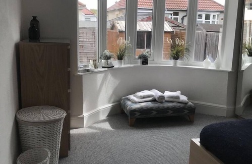 Rhyl House | Eastville Court - Stunning Bungalow in Rhyl - Families & Business Guests Welcome