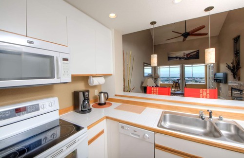 Point Richmond Condo | Easy access penthouse with dazzling nightlights & high ceilings.