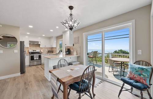 Brookings House | Easy Beach Access, Spacious Decks & Striking Ocean Views - Harris Beach Overlook