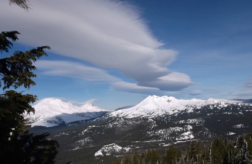 Larkspur Apartment | Eat. Sleep. Ski. "Larsson's Ski Retreat Awaits"!