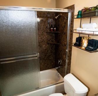 Old Southwest Apartment | Eat-Sleep-Stroll-Repeat! Walkable Midtown 2BR Home