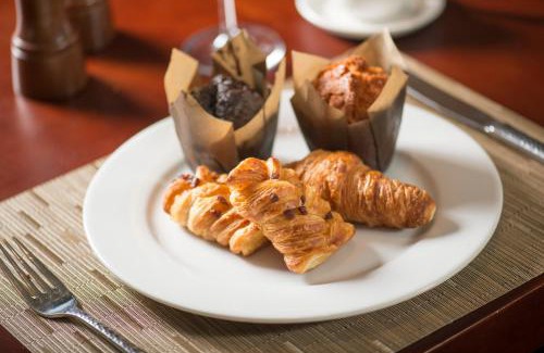 Miami Springs Hotel | EB Hotel Miami Airport