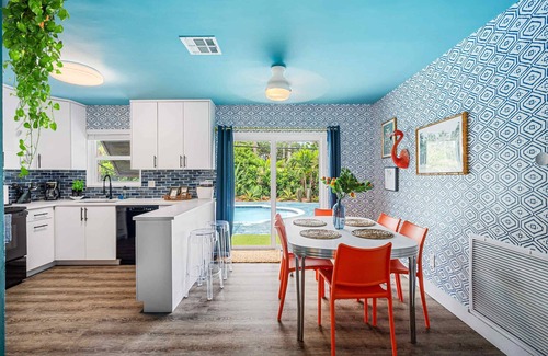 Garden Isles House | Eccentric home with pool, tiki hut & outdoor kitchen