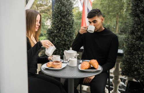 Warwick Hotel | Eccleston Square Hotel