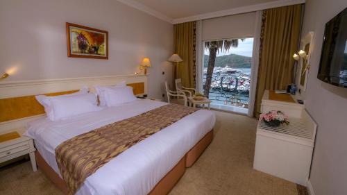 Fethiye Hotel | Ece Saray Marina Resort