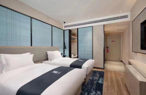 Qingshan Hotel | Echarm Hotel Wuhan High-speed Rail Peace Park Metro Station