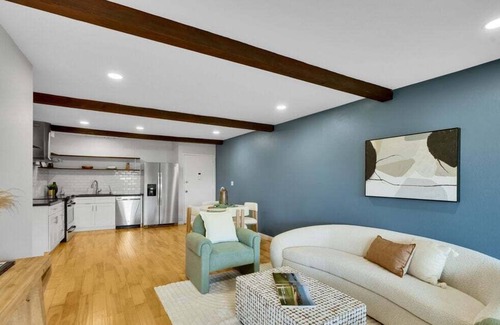 Downtown Los Angeles Condo | Echo Lake view condo - newly renovated - centrally located