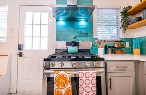 Uptown Apartment | Eclectic Chic 2 Bed-Quiet-Fast WIFI
